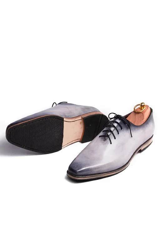 Luxurious Men's Silk-Lined SuitsGuccio Leather Shoes