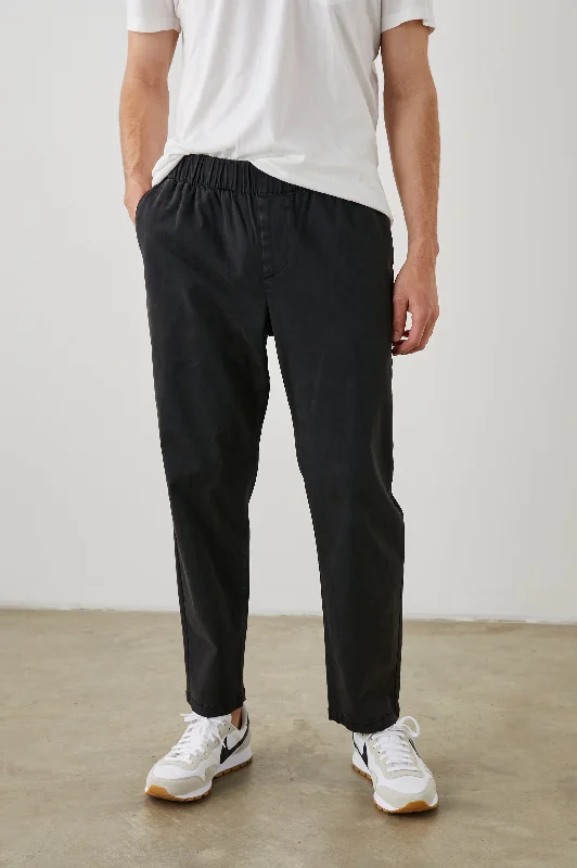 Men's Straight-Leg Jeans in Dark WashJULIAN PANT - WASHED BLACK